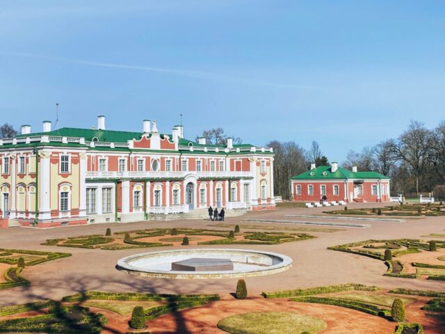 Explore Kadriorg Park in Tallinn