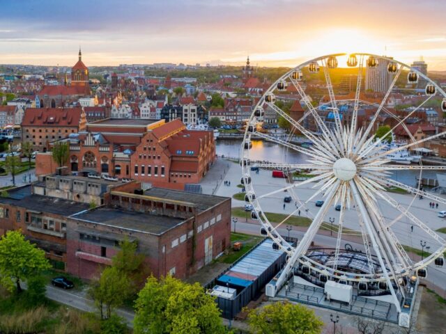 AmberSky Gdańsk: A Panoramic Ride Above the City